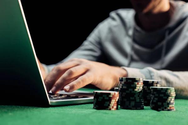 The Art of Reading Opponents in Online Casino Card Games